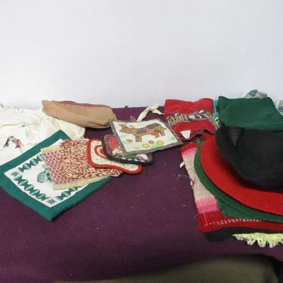 Lot 154 - Place-mats, Pot Holders & Apron  