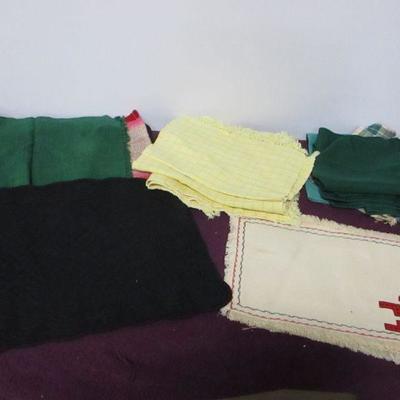 Lot 154 - Place-mats, Pot Holders & Apron  
