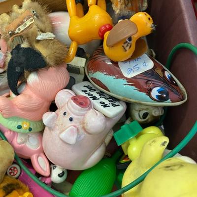 Lot 109 Toys & Figurines Misc Box