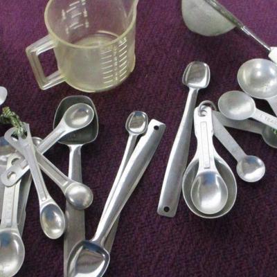 Lot 164 - Kitchen Items