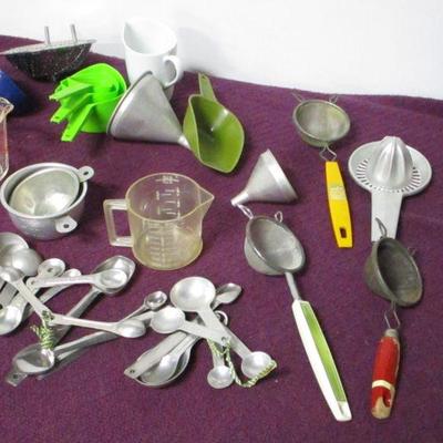 Lot 164 - Kitchen Items