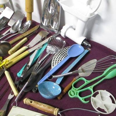 Lot 166 - Kitchen Items