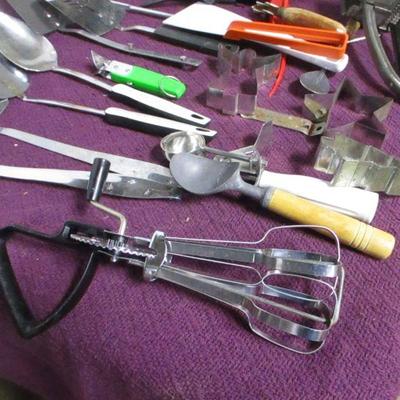 Lot 166 - Kitchen Items
