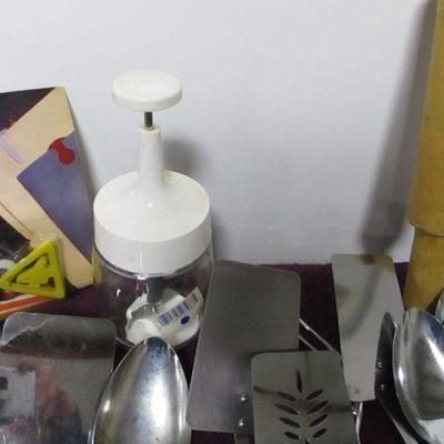 Lot 166 - Kitchen Items