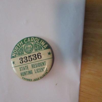 Lot 171 - North Carolina Resident Hunting License 1939 Button