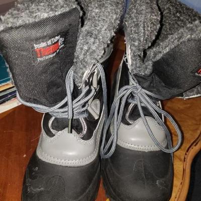 New Size 7 Snow Boots