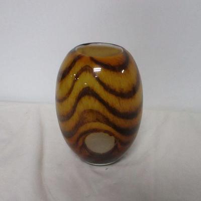 Lot 1 - Decorative Glass Vase