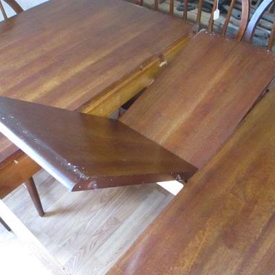 Lot 175 - Dining Room Table With 4 Chairs