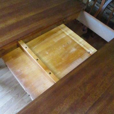 Lot 175 - Dining Room Table With 4 Chairs