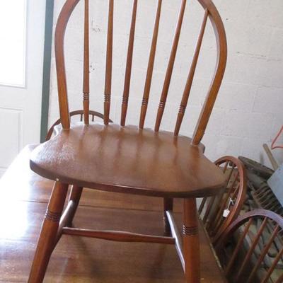 Lot 175 - Dining Room Table With 4 Chairs