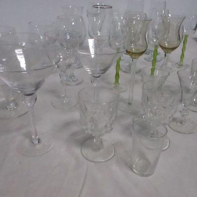 Lot 15 - Clear Glassware