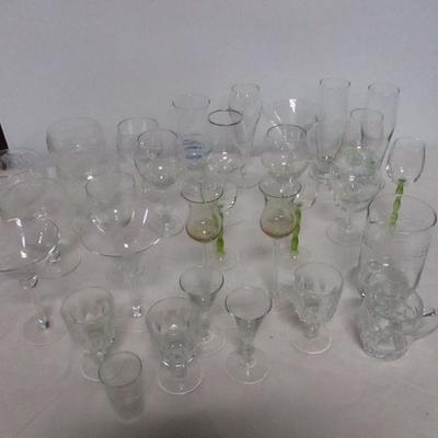 Lot 15 - Clear Glassware
