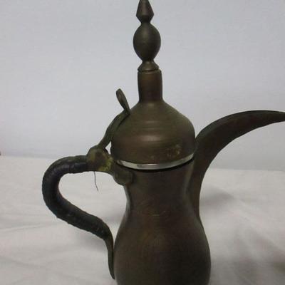 Lot 17 - Wine Water Teapots
