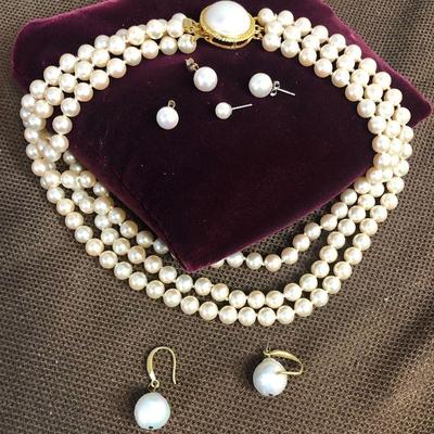 Lot # 158 Pearl Style Ladies Costume Jewels 