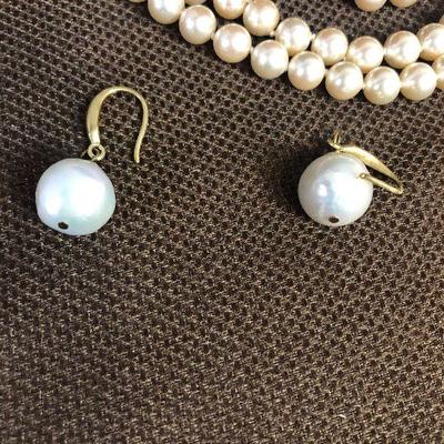 Lot # 158 Pearl Style Ladies Costume Jewels 