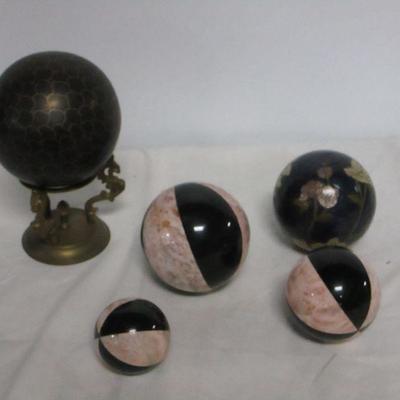 Lot 24 - Decorative Spheres 
