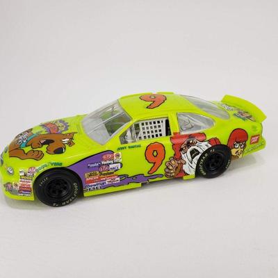2 Nascar Models - Ward Burton (Caterpillar 22) and Jerry Nadeau (Scooby Doo)