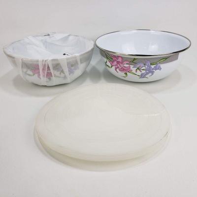 2 Porcelain Enamel Covered Bowls With Lids - 5 Qt and 4 Qt