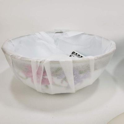 2 Porcelain Enamel Covered Bowls With Lids - 5 Qt and 4 Qt