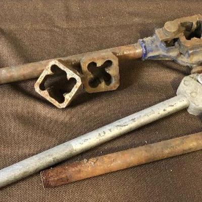 Lot # 219 CRAFTSMAN Pipe threader w/ dies and wrench