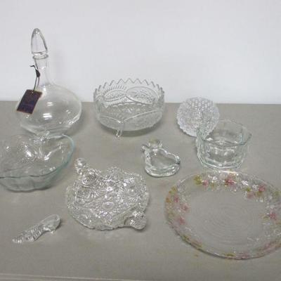 Lot 104 - Clear Glass Crystal Decor 
