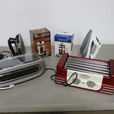 Lot 108 - Small Kitchen Appliances & Irons