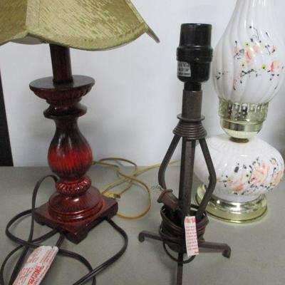 Lot 112 - Electric Lamps & Candle Accessories