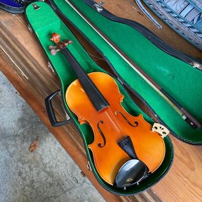 Violin & Ukulele in cases-Lot 277