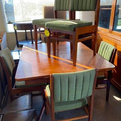 Solid Wood Table with 6 chairs and built in leaf-Lot 289