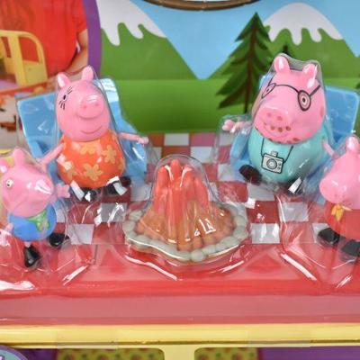 Peppa Pig's Transforming Campervan Feature Playset, $49 Retail - New