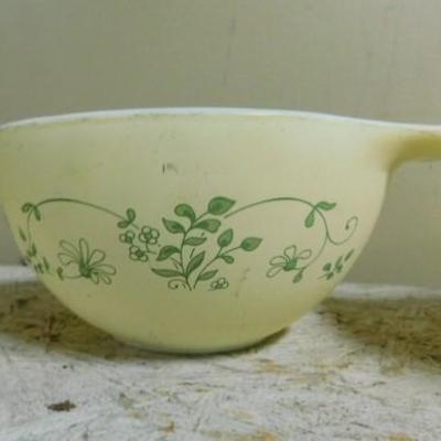 Set of Vintage Pyrex Bowls 9