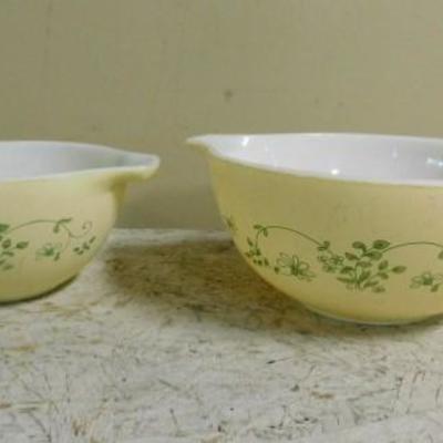 Set of Vintage Pyrex Bowls 9