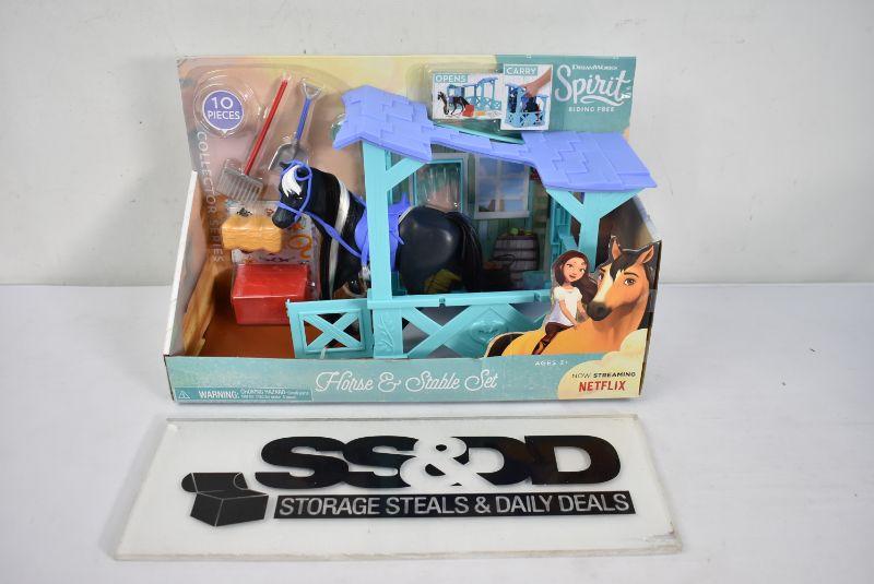 Spirit Riding Free Horse Stable and Accessory Set New