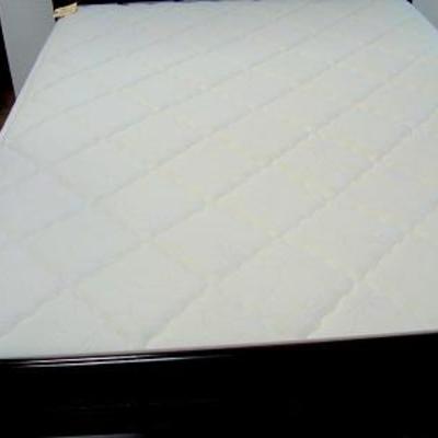 Lot 1004 - Jerome's Queen Size Mattress and Box Spring Set 