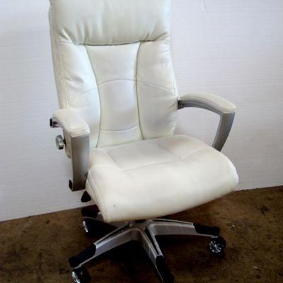 Lot 1048 - Single White Computer Office Chair by Sealy