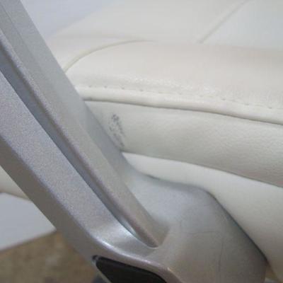 Lot 1048 - Single White Computer Office Chair by Sealy