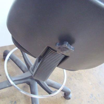 Lot 1051 - Simple Armless Black Office Chair on Wheels