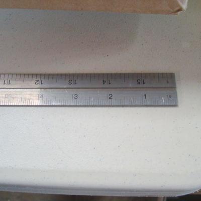 Lot 1056 - Small tool lot with Rockler Vise