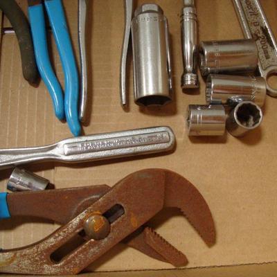 Lot 1060 - Hand Tools and Ratchet Lot 