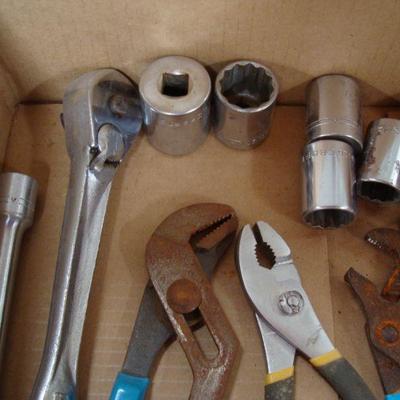 Lot 1060 - Hand Tools and Ratchet Lot 