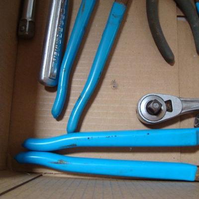 Lot 1060 - Hand Tools and Ratchet Lot 