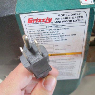 Lot 1062 - Grizzly Model G9247 Variable Speed Mini Wood Lathe 