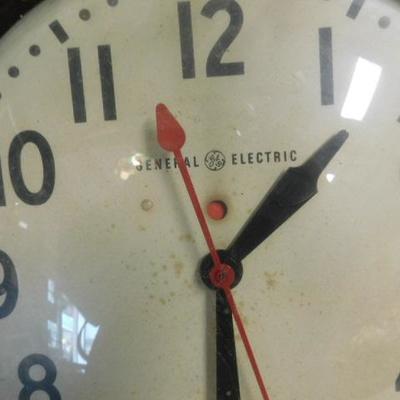 Vintage General Electric  Industrial Schoolhouse Bubble Clock Working Condition