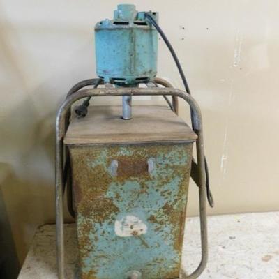 Vintage 5 Gallon Farm Master Electric Churn