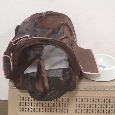 Lot 3025 - Animal Pet Lot Kennel + More 