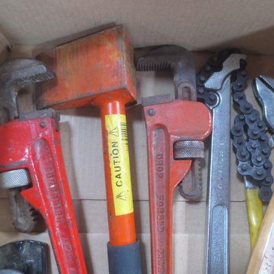 Lot 3030 - Assorted Hand Tools hammer wrenches plane