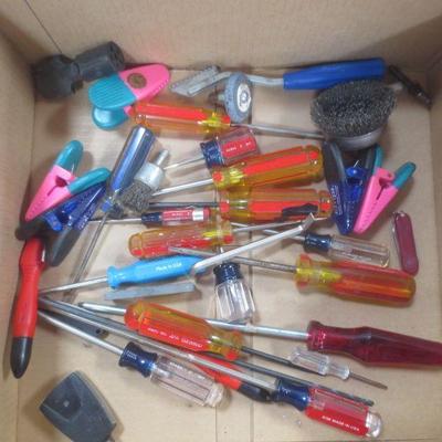 Lot 3034 - Small Tool Lot screw drivers
