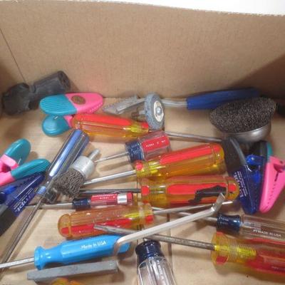 Lot 3034 - Small Tool Lot screw drivers