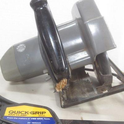 Lot 3045 - Craftsman Circular Saw + Clamps 
