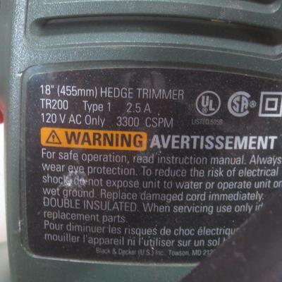 Lot 3047 - 18'' Black and Decker Hedge Trimmer